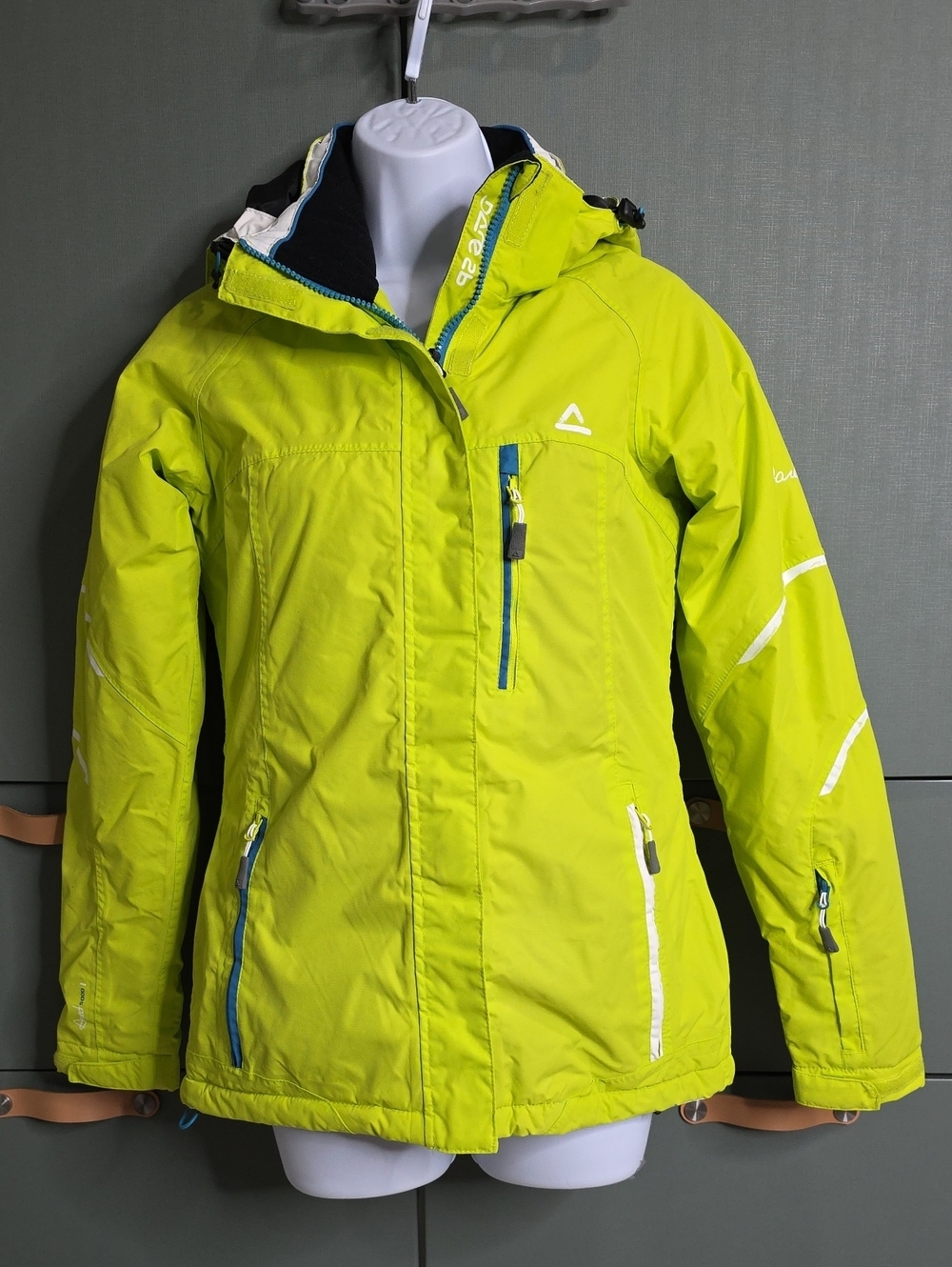 907U. Dare 2b Ared 5000 Women's Ski Snowboard Jacket Lime Green US 4 Waterproof